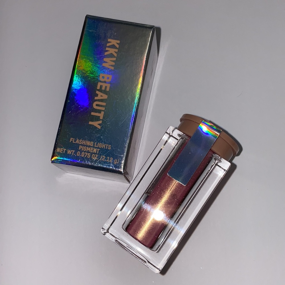 KKW Beauty “High Key” Flashing Lights Loose Powder - Picture 4 of 12